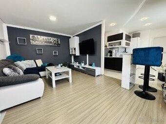 Na predaj zariadený 2i byt v centre mesta Malacky.