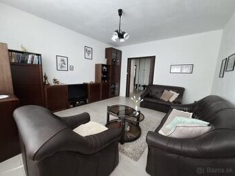 NA PREDAJ - 3 izb. byt s garážou, Prievidza - 1