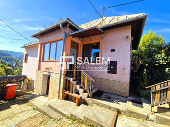 Dvojpodlažný rodinný dom s garážou a výhľadom na Podlavice