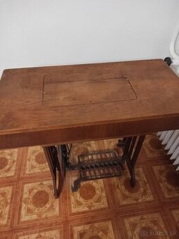 Predám šijací stroj zn.Minerva