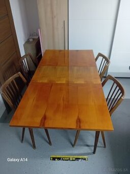 Stol rozkladací a 4 stoličky