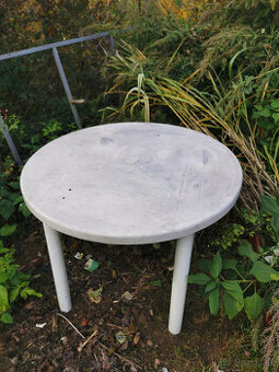 PLASTOVY STOL A STOLICKY