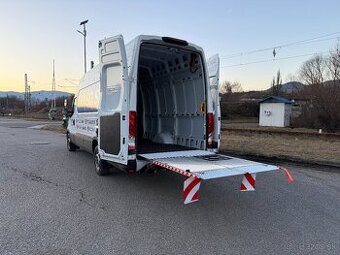 Preprava dodavkou s hydraulickym celom