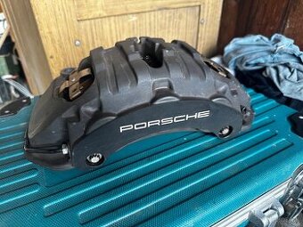 brzdový strmeň Porsche macan 7pp615123