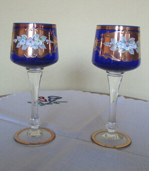 Predám pár pohárov, modré sklo, karlovarský porcelán