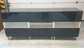 Veľká komoda so sklenenými dverami Ikea