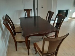 stôl so stoličkami