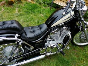 SUZUKI Intruder 800 / r.2000, Naj:15.400km, STAV EXKLUZÍVNY