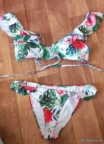 Kvetované dvojdielne plavky s volánmi veľ. xs