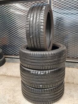 Dvojrozmer Kumho 245/45 R20 275/40 R20 Letné pneu