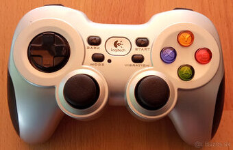 Gamepad - Logitech bezdrôtový ovládač F710