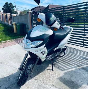 Ponúkam na predaj elektro skuter 600