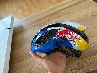 RedBull Abus prilba TOP Stav
