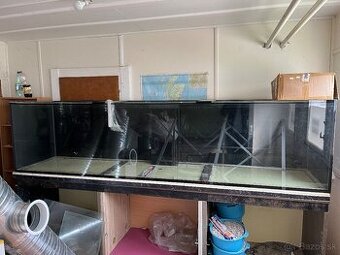 Predám nadrozmerné akvárium o rozmere 320x80x75 cm