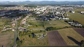 Orná pôda neďaleko zastavaného územia, Malacky