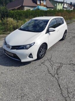 Toyota Auris 2.0 l D-4D 91KW RV 2015