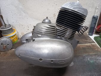 Motor Jawa 250 353