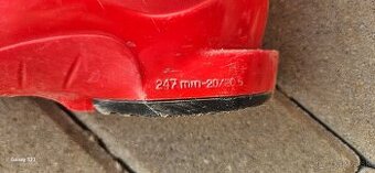 Predam detské  lyže, lyžiarky, prilbu.