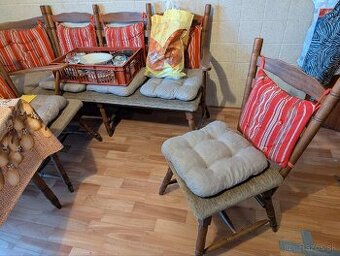 Rohová lavica a stolicky do kuchyne