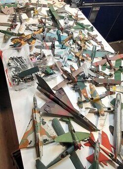 Plastové modely lietadiel /poškodené na ND/