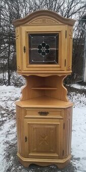 Rustikálny masivny rohový priborník