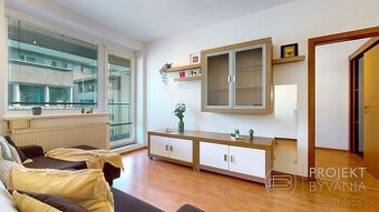 REZERVOVANÉ  2-izbový byt, NÁM. HRANIČIAROV, veľký BALKÓN, v