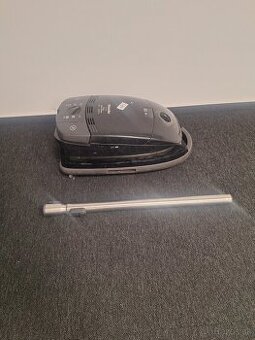 Podlahový vysávač – položka 145