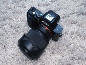 Sony a7 s objektívom