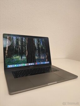 MacBook Pro 15" 2018 | i7 • 16GB • 256GB