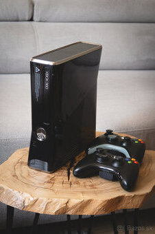 XBOX 360 SLIM 320GB RGH + 2x ovládač