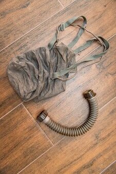 Príslušenstvo k plynovej maske ČSĽA - Taška a vrapová hadica