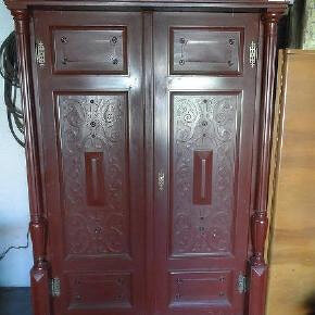 Starožitná skriňa na šaty