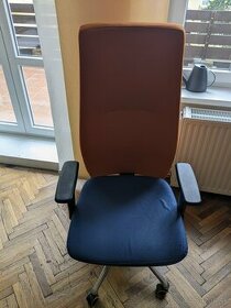 Nastaviteľné kancelárske stoličky