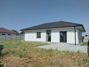 Úplne nový 4 izbový bungalov v Hviezdoslavove na predaj.