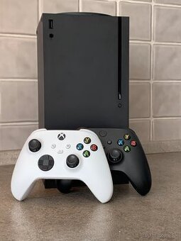Xbox Series X 1TB + 2 ovládače + 6 hier