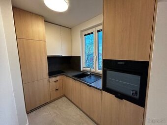 Luxusný 2 izbový byt na prenájom v Komárne