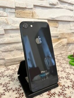 iPhone 8 – 64 GB – veľmi zachovalý – nová batéria - 1