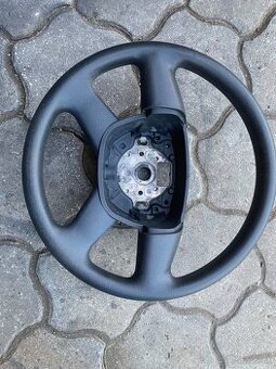 Predám nezodrany volant neošuchany do škoda