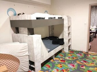 Dvojposchodová posteľ