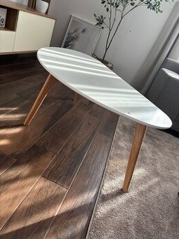 Konferencny stolik lejre