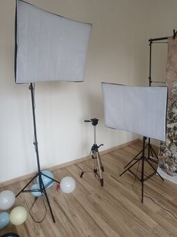 Stojan + osvetlenie + stativ + platna