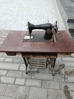 Starožitný šijací stroj