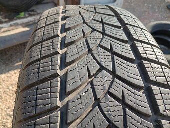 Predam 4ks pneu 215/65/r17 zimne 99V Goodyear