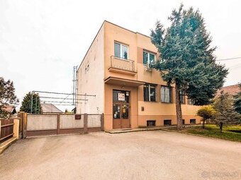 Polyfunkčná budova na 7,5a pozemku pri hlavnej ceste