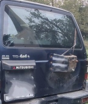 Mitsubishi Pajero II zadný kufor