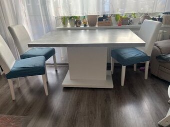 Jedalenský stol