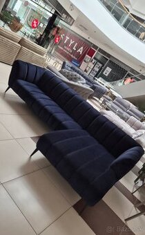 Tmavomodra zamatova presivana sedacka