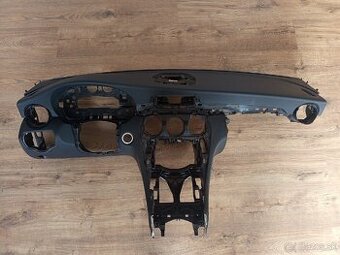 Palubovka Mercedes w205