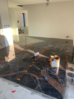 Obkladačske prace, obklady a dlažby. Veľkoformátový obklad