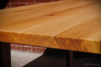 Nový dubový masívny stôl